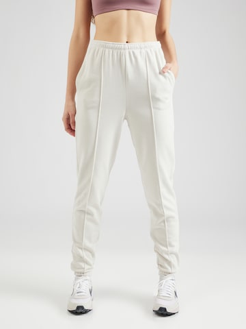 Tapered Pantaloni de la Nike Sportswear pe alb: față