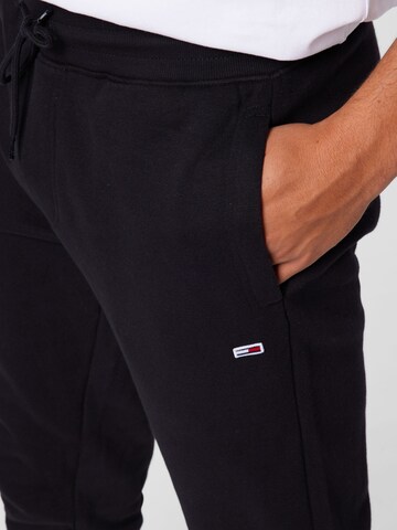 Tommy Jeans Tapered Hose in Schwarz