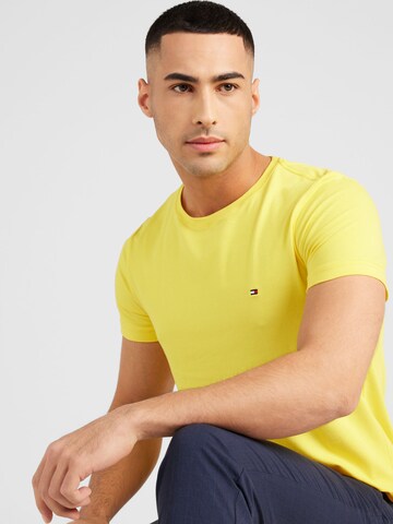 TOMMY HILFIGER Slim fit T-shirt i gul