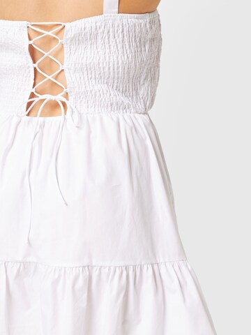 Robe Cotton On Curve en blanc