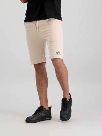 regular Pantaloni di ALPHA INDUSTRIES in bianco