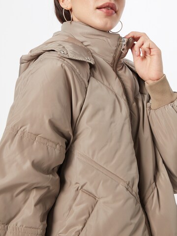 Manteau d’hiver 'Felicity' PIECES en marron