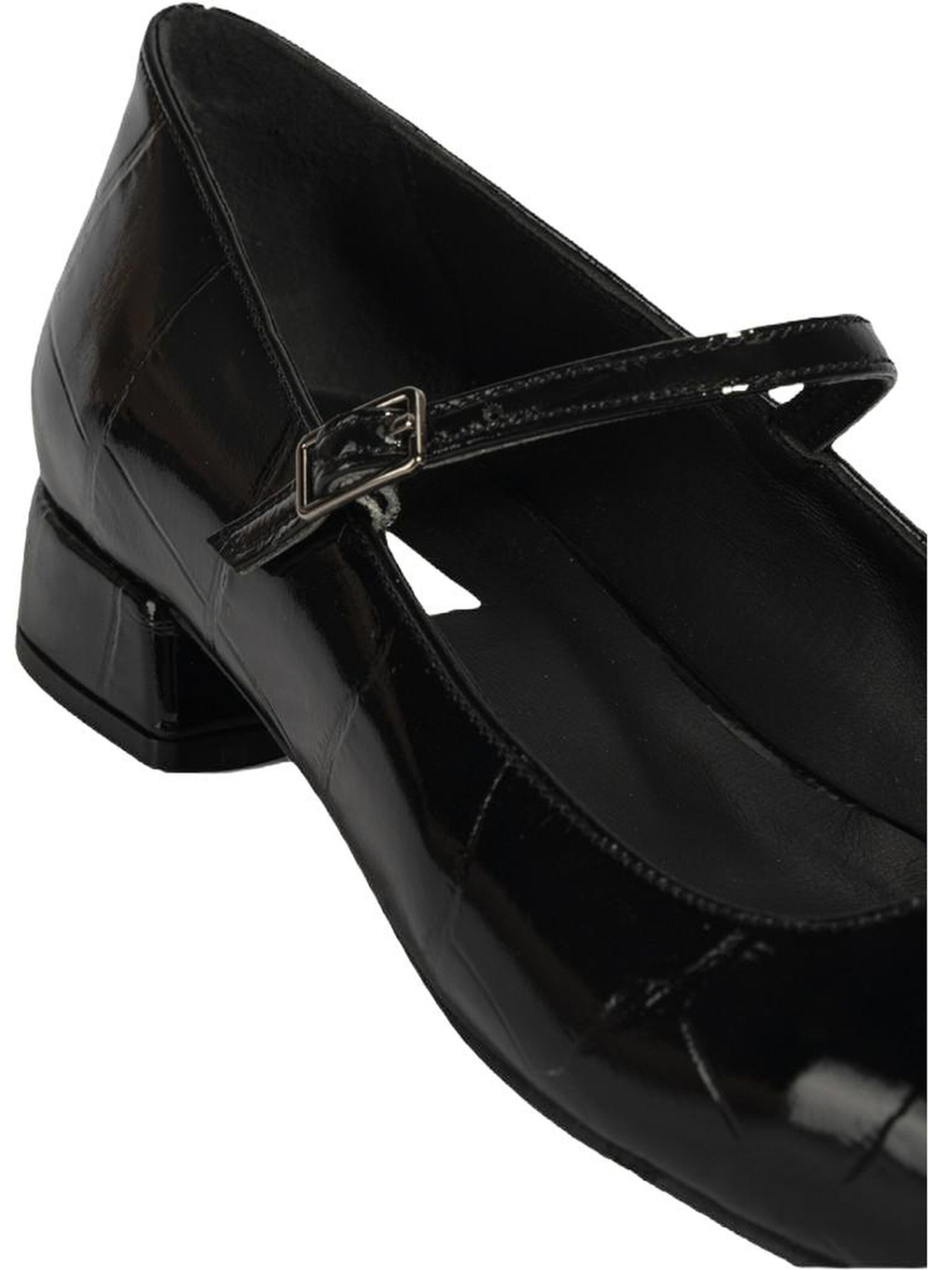 Desa Classic Flats in Black