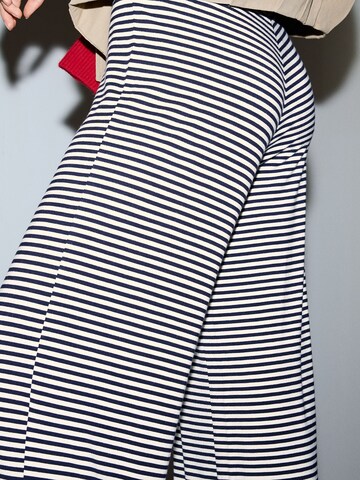 Bershka Wide Leg Housut värissä sininen