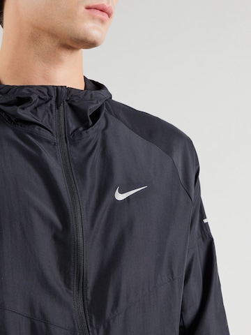 NIKE Спортивная куртка в Черный