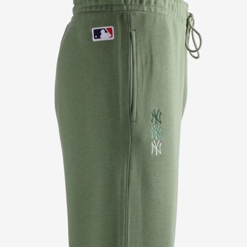 Tapered Pantaloni di NEW ERA in verde