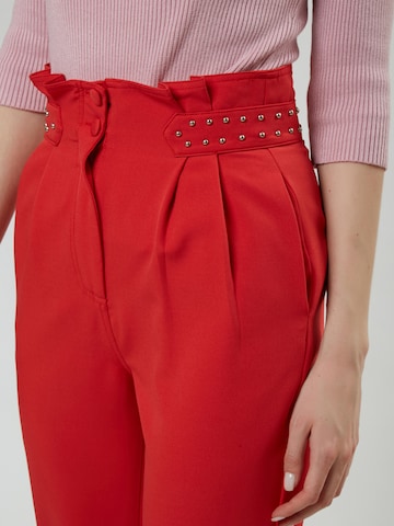 Influencer Tapered Trousers in Red
