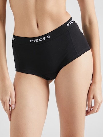 PIECES Boyshorts in Black: front