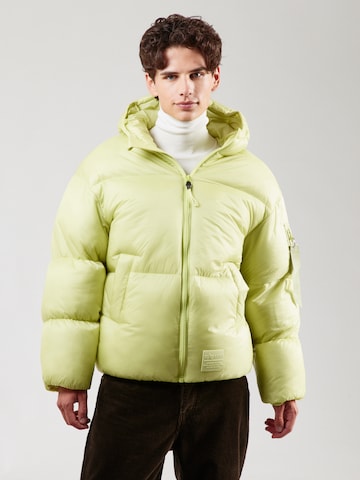 zaļš ALPHA INDUSTRIES Ziemas jaka: no priekšpuses