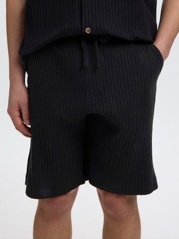 Regular Pantalon 'SLMSimon' SELECTED en noir