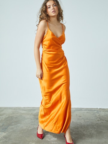 SISTERS POINT Kleid 'N.ERO' in Orange: Vorderseite