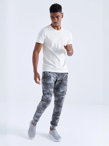 Tommy Life - Skinny Calças de desporto em cinzento