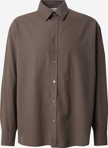 Comfort fit Camicia di WEEKDAY in marrone: frontale