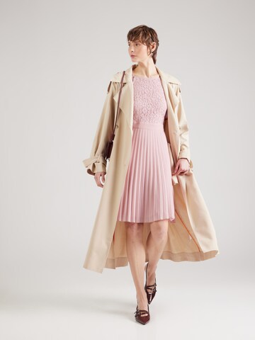 Robe 'Tara' ABOUT YOU en rose