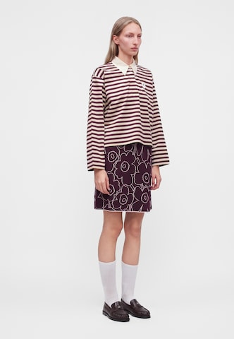 Marimekko Paita värissä punainen