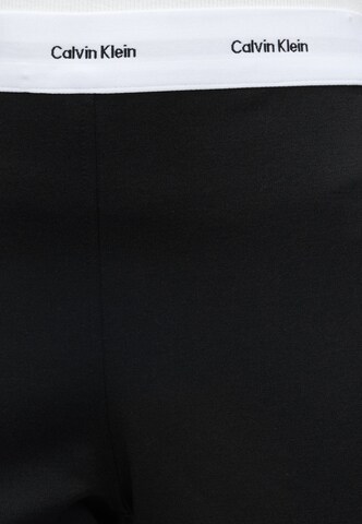 Calvin Klein Jeans Levenevä Housut värissä musta
