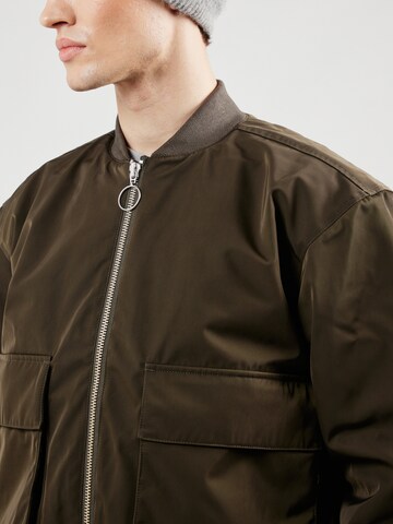 Embassy of Bricks and Logs Between-Season Jacket 'MAPES' in Green