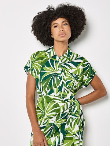 Chemisier Apricot en vert : devant