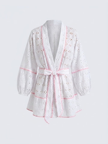 Miss June Kimono 'Kimono Court Windy' in White: front