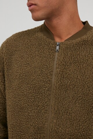 !Solid Fleece Jacket in Brown