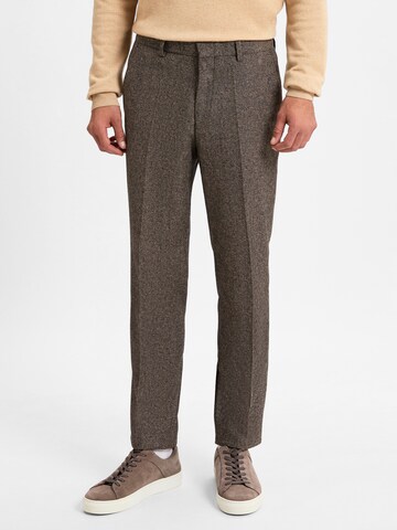 BOSS Regular Trousers with creases 'Leon' in Brown: front