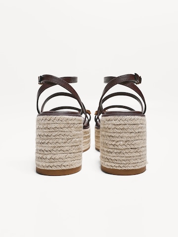 Bershka Flip-Flops i brun