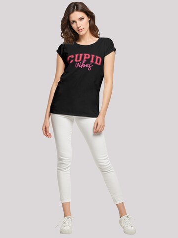 T-shirt 'Cupid Vibes Valentinstag Amor' F4NT4STIC en noir