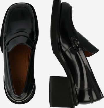 Billi Bi Slip-ons in Black