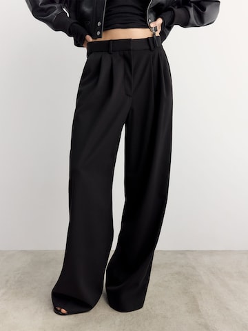 Wide leg Pantaloni con pieghe di Bhoem in nero: frontale