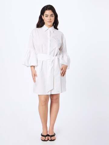 Twinset - Vestido camisero en blanco: frente