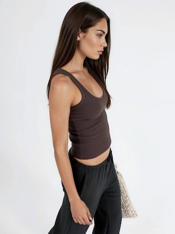 Busem Top in Braun