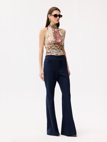 Regular Pantalon à plis adl en bleu