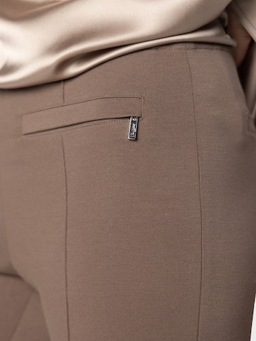 NAULOVER Slimfit Pressveckad byxa ' ' i beige: baksida