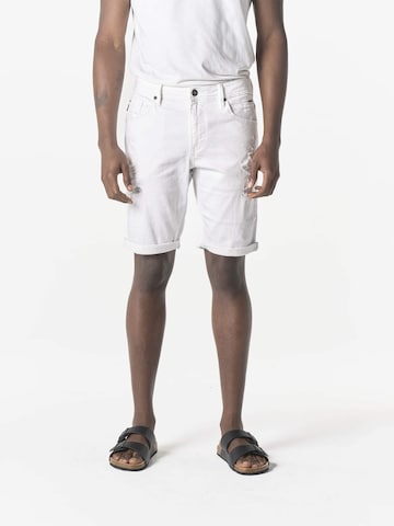 KOROSHI Regular Shorts in Weiß: Vorderseite