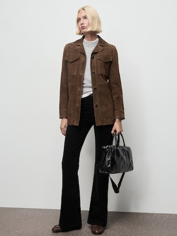 MANGO Flared Jeans 'VIOLETAV' in Black