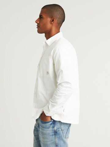 CHASIN' Regular fit Button Up Shirt 'Axel Oxford' in White