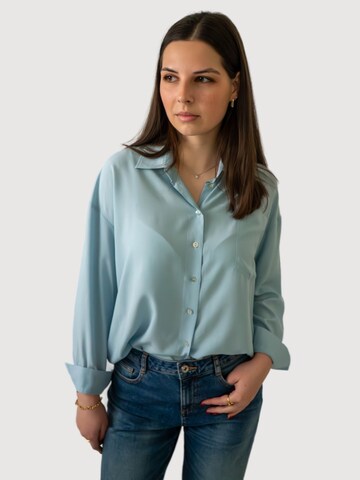 WEARABLE STORIES Blouse 'Jess' in Blue: front