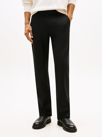 TOMMY HILFIGER Regular Chinohose in Schwarz: Vorderseite
