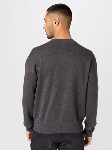 HUGO Red - Pullover 'Sweator' em cinzento