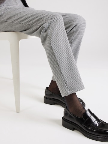 ABOUT YOU Обычный Плиссированные брюки 'Jolin' в Черный