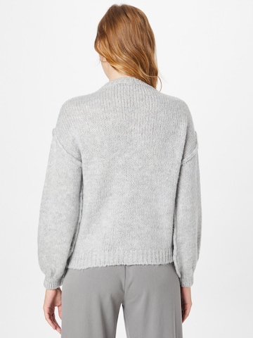 Trendyol Sweater in Grey