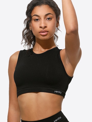 Haut de sport Yenita en noir : devant