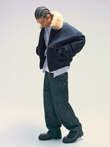 Bershka Přechodná bunda – modrá