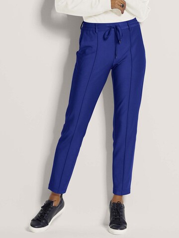 MADELEINE Slimfit Hose in Blau: Vorderseite