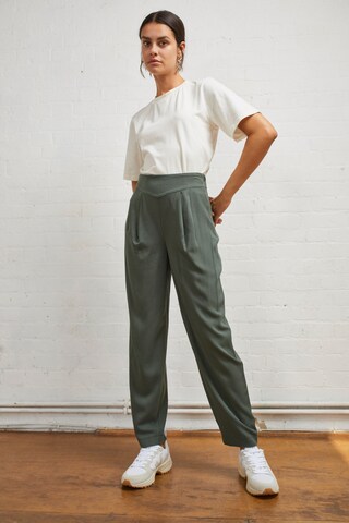 Aligne Loose fit Pants 'Eulalie' in Green: front