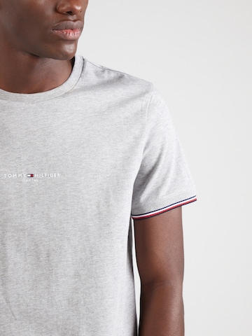 TOMMY HILFIGER Bluser & t-shirts i grå