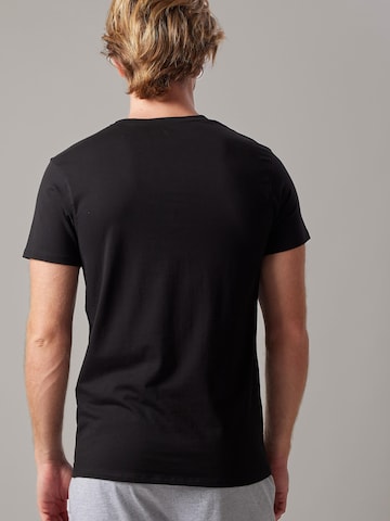 Maglietta di OWN Off With Nature in nero