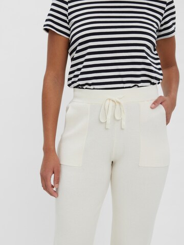 VERO MODA - Tapered Calças 'Nancy' em branco