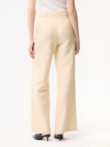 adl Wide leg Pants in Yellow
