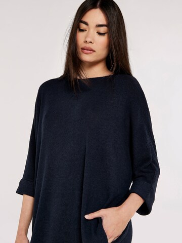 Robe Apricot en bleu